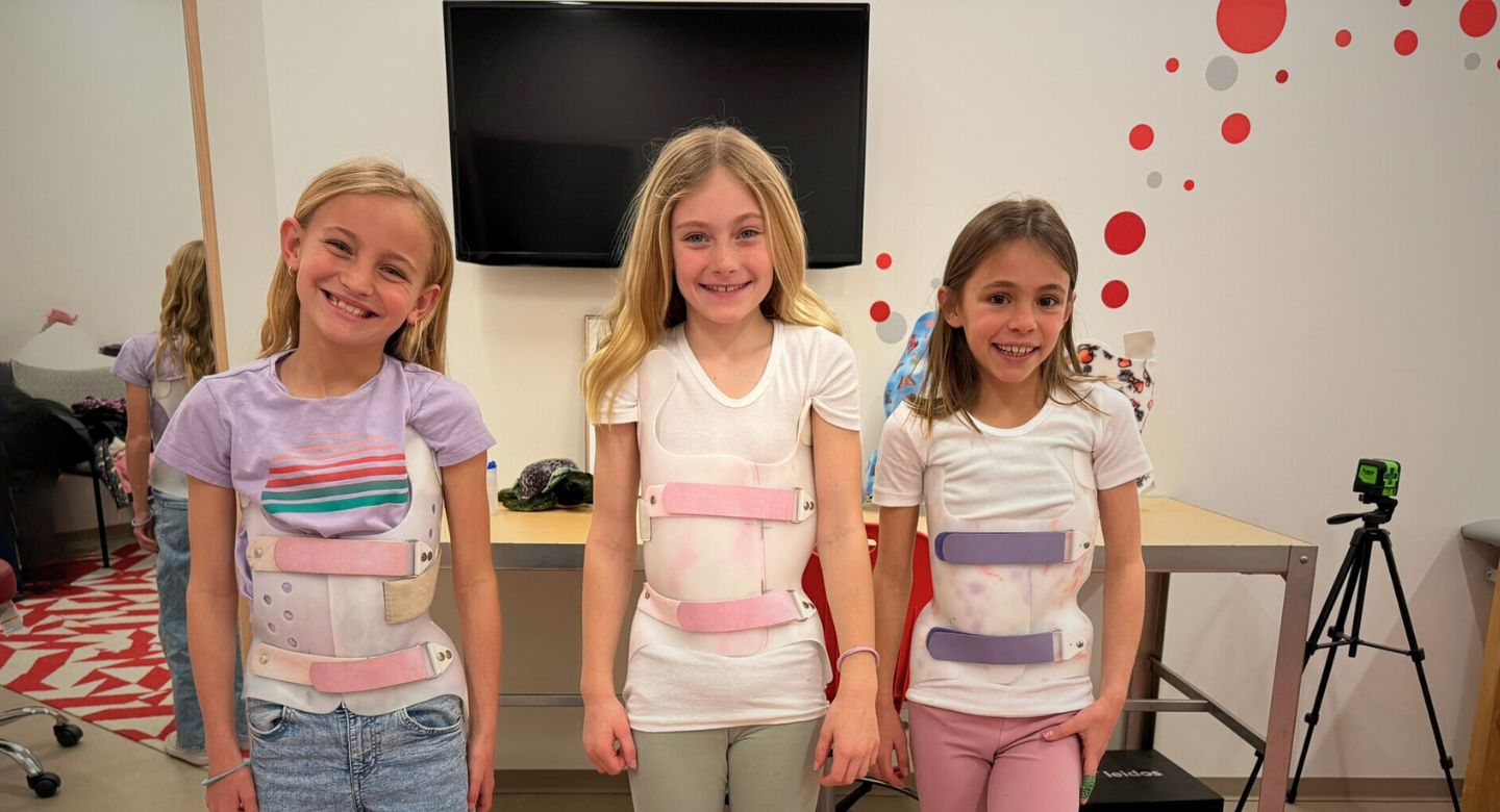 الشعور الأول عند ارتداء حزام اعوجاج العمود الفقري